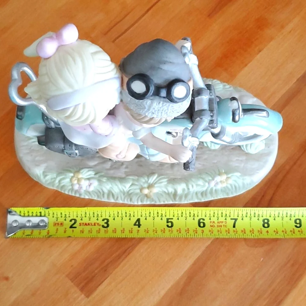 Precious Moments "Our Love Goes the Distance" - Picture 7 of 9